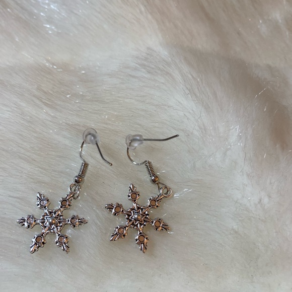 Christmas Snowflake Decorative Drop Earrings - Picture 2 of 3